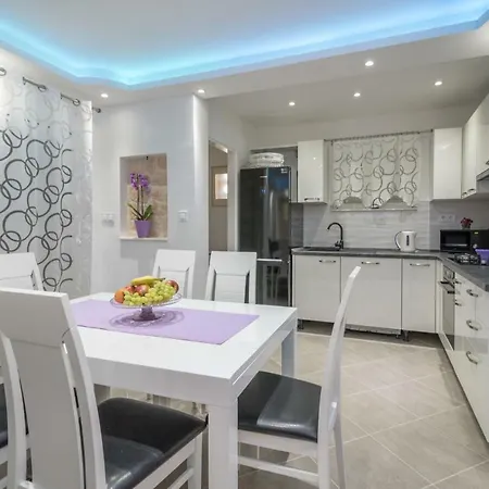 Apartman New 4* 